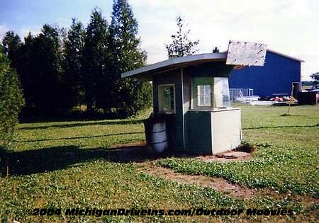 Burnside Drive-In Theatre - Burnside Ticket Booth 1996 Courtesy Outdoor Moovies (newer photo)